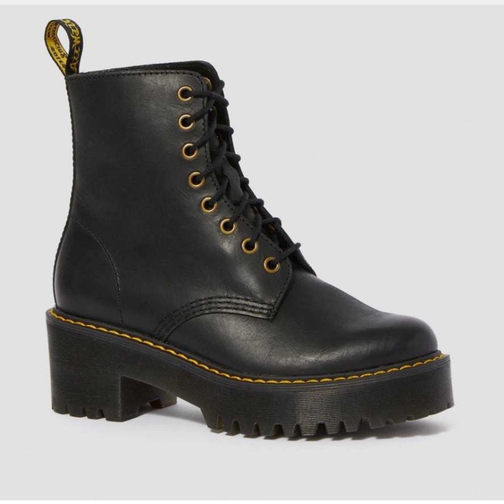 Dr. Martens SHRIVER HI size 9